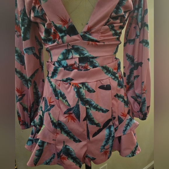 Womens short pants suit size medium - Picture 2 of 4